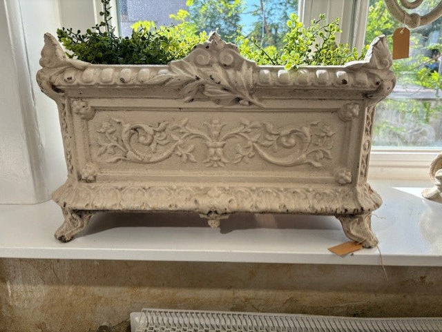 Weiße Jardinerie