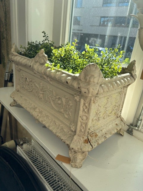Weiße Jardinerie