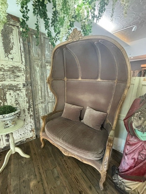 Sofa mit Baldachin