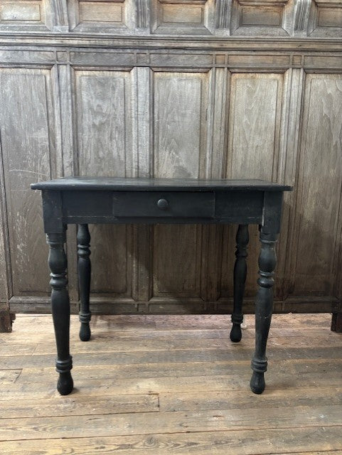schwarzer Tisch